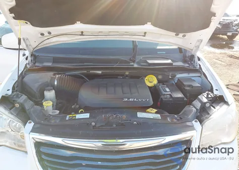 2013 Chrysler Town & Country S from USA, damaged, VIN 2C4RC1HG9DR818313